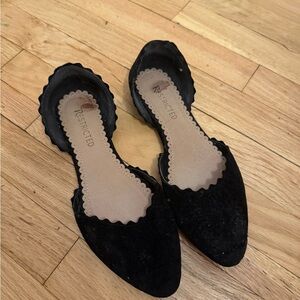 Black Scalloped Pointed Flats